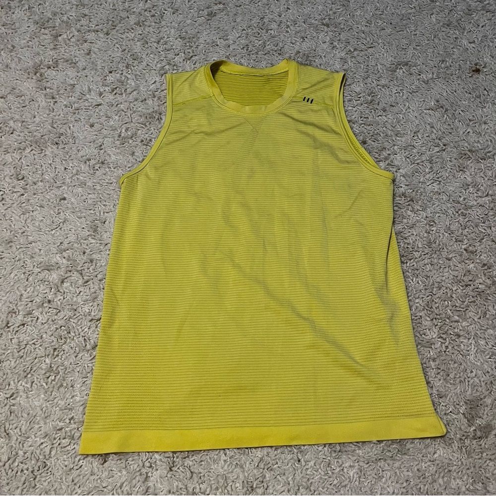 Lululemon metal vent tank top size small